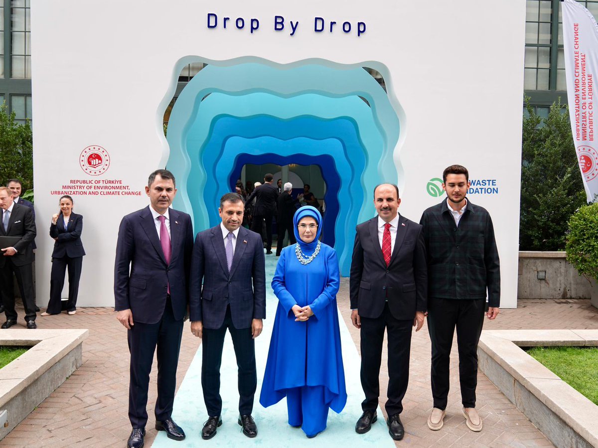 New York’ta açılan “Damla Damla – Sıfır Atık Mavi Sergisi”nde Saygıdeğer Emine Erdoğan Hanımefendi’nin himayelerinde, Çevre, Şehircilik ve İklim Değişikliği Bakanlığımız ve İLBANK ile birlikte Tuz Gölü, Meke Gölü ve Beyşehir Gölü’nün korunmasına yönelik çalışmalarımızı paylaştık.