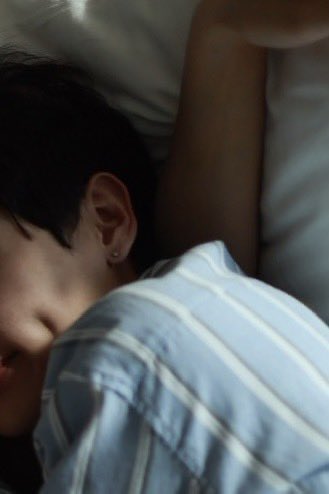 dotorijii's tweet image. they finally made it to a bed after all these years this is cause for celebration HELLOOO