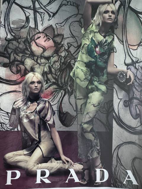cacdisk's tweet photo. @VVFriedman This is Raf Simons, not Miuccia. Even the colors are *his* signature colors, no excentricities from old Prada. Raf could never do smth like this https://t.co/8dBuaJwyyQ