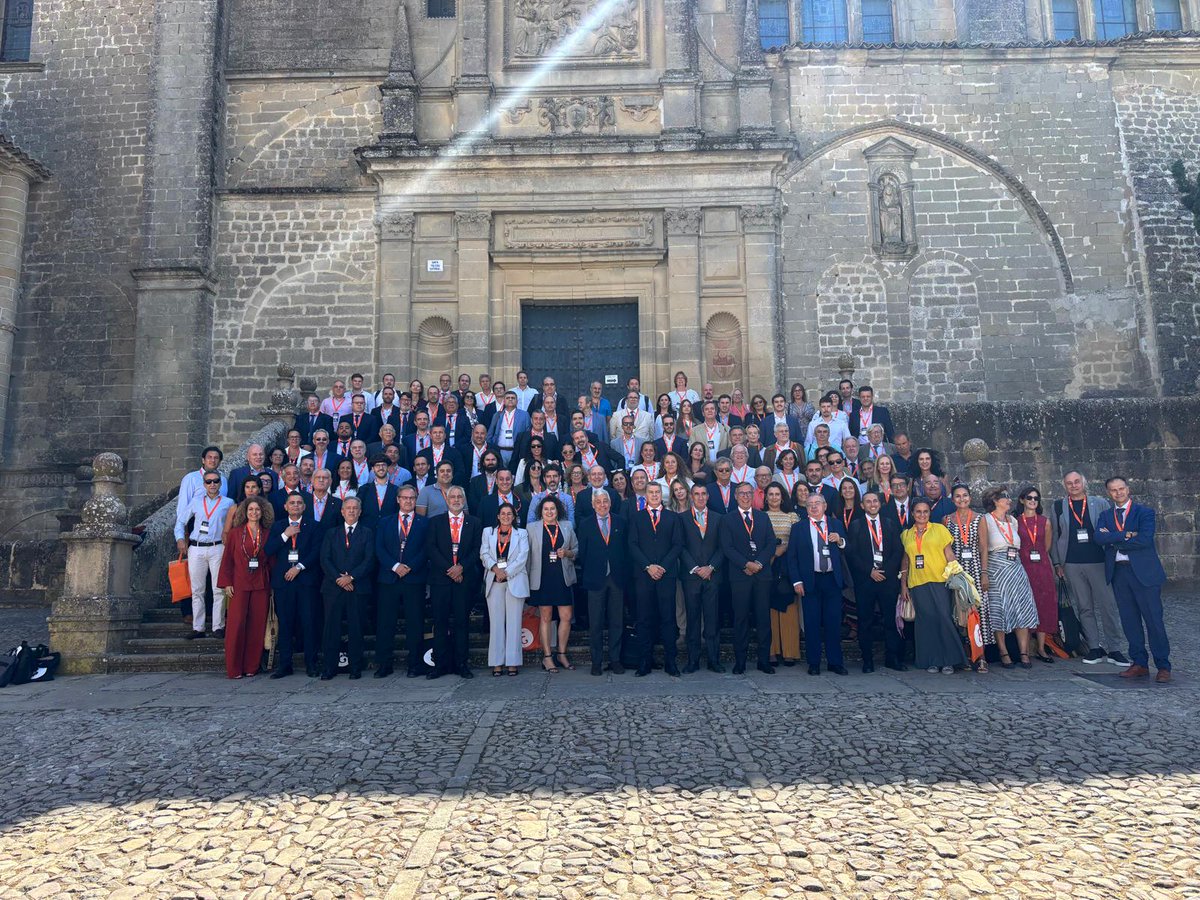Consejoandaluz_'s tweet photo. 🔸Foto grupal de la XIII edición #ForoPymesAuditoria 🫶🏻

Un placer contar con tantos profesionales y compañeros un año más 🧡

📢 ¡No sé confundan! Seguimos está tarde y mañana 🙌🏻 https://t.co/GgFUoqDcpQ
