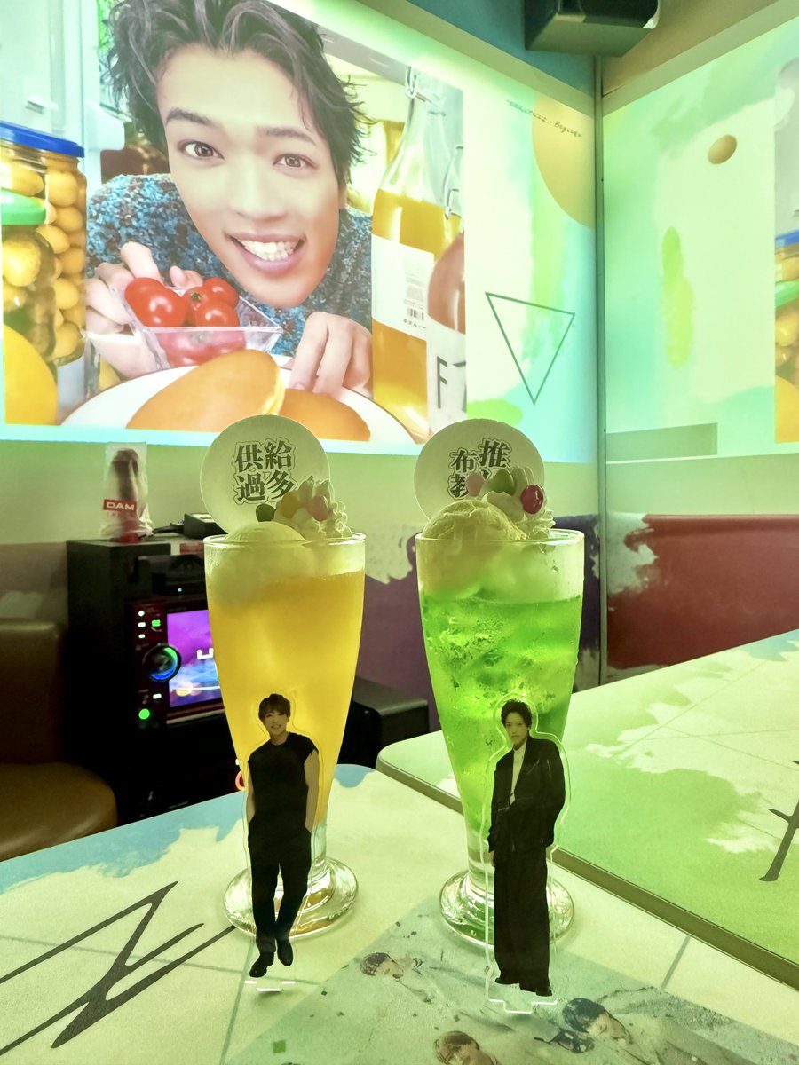 cgash_mm's tweet photo. 原ちゃんのお誕生日当日だったから仕事終わりにビッグエコーのコラボルーム行ったんだけど、
＼誕生日会だ！／＼いえーい！／みたいなノリじゃなく、ひたすらRtPをエンドレスリピートしながら「原ちゃんよかったねぇ😭」って涙を流す時間になってしまい非常に照れた https://t.co/kNKnOjiD4Q