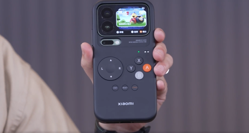 Sudhanshu1414's tweet photo. Xiaomi 17 Pro series gets a Retro Handheld Console Case in China.

The case has physical buttons and a built-in 200mAh battery. You can play games like Angry Birds 2 and Classic Snake on the secondary back display using this case to get a retro gaming console feel. 

How cool is that! 🔥