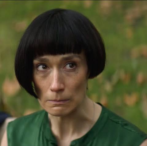 Ayer la seyora Ana cumplió años y se hizo cambio de look. 

Fue después que caí en cuenta que se había hecho el mismo corte de Claire de Fleabag.