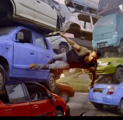 angelpriya3215's tweet image. #Kantara2 Ka Ye Scene #TigerShroff Ki Baaghi3 Se Copy Hai, Usme Wo Tiger Ye Car Garage me karta hai 😬