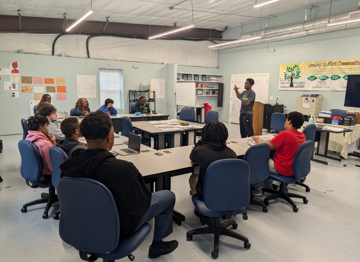 Men’s basketball Point Guard Mustangs Uriah Logan speaking with River City YouthBuild High School students about creating good habits, doing the best you can and remembering that what we do affects others. #GodFirst #Leadership #RiverCity #Basketball #Life