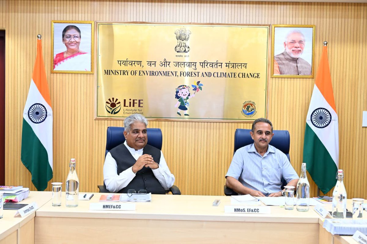 KVSinghMPGonda's tweet image. माननीय मंत्री श्री भूपेन्द्र यादव जी की अध्यक्षता में आयोजित CAMPA की गवर्निंग बॉडी की 6वीं बैठक में सम्मिलित हुआ। यह बैठक पर्यावरणीय संरक्षण और संसाधनों के प्रभावी उपयोग की दिशा में महत्वपूर्ण रही।
@PMOIndia @moefcc