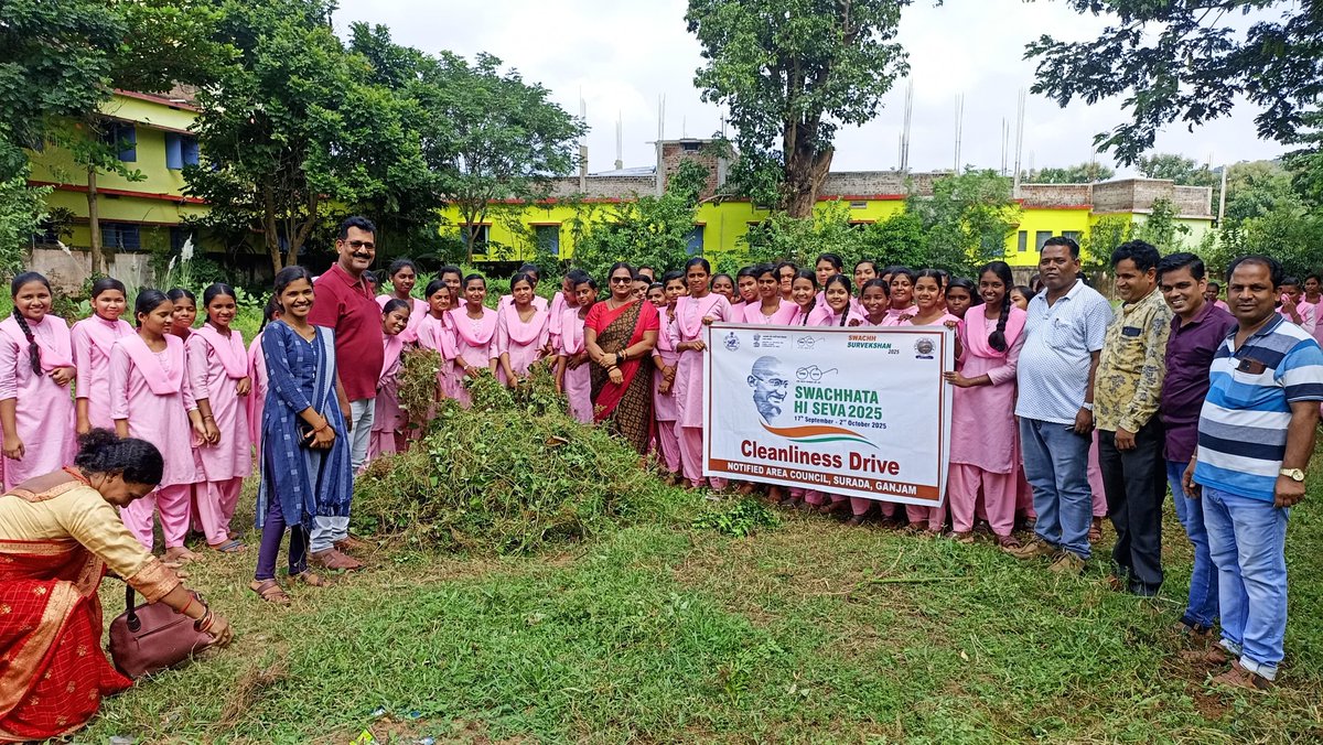 SuradaNac's tweet photo. Cleanliness drive conducted in women's collage on the eve of Swachata Hi Seva 2025 "Ek Din Ek Ghanta Ek satha" and exposure visit of school student wealth center of Surada NAC. https://t.co/B1a2flpQp8