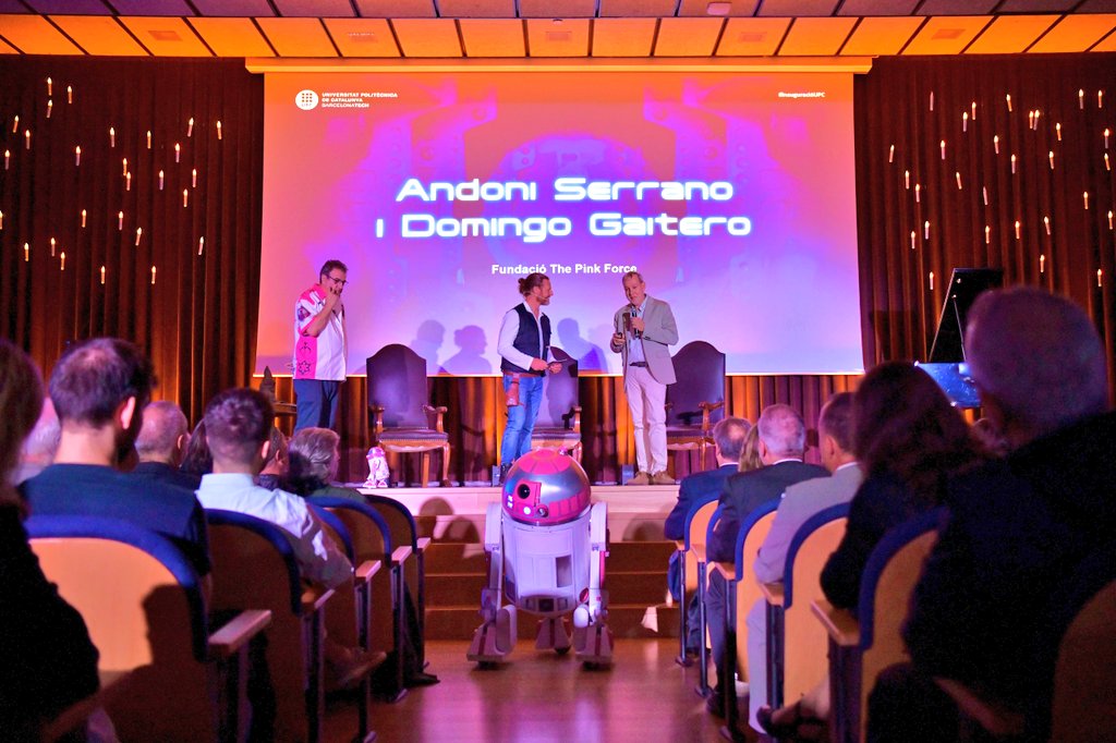 CarmeFenoll's tweet photo. 🎓 Amb cor, talent, música i molta complicitat, inaugurem el curs 2025-26 a la UPC. Un lema inspirador: la imaginació al poder. #HarryPotterVibes 🪄📚 https://t.co/akdNHY6aDF