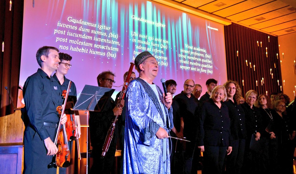 CarmeFenoll's tweet photo. 🎓 Amb cor, talent, música i molta complicitat, inaugurem el curs 2025-26 a la UPC. Un lema inspirador: la imaginació al poder. #HarryPotterVibes 🪄📚 https://t.co/akdNHY6aDF