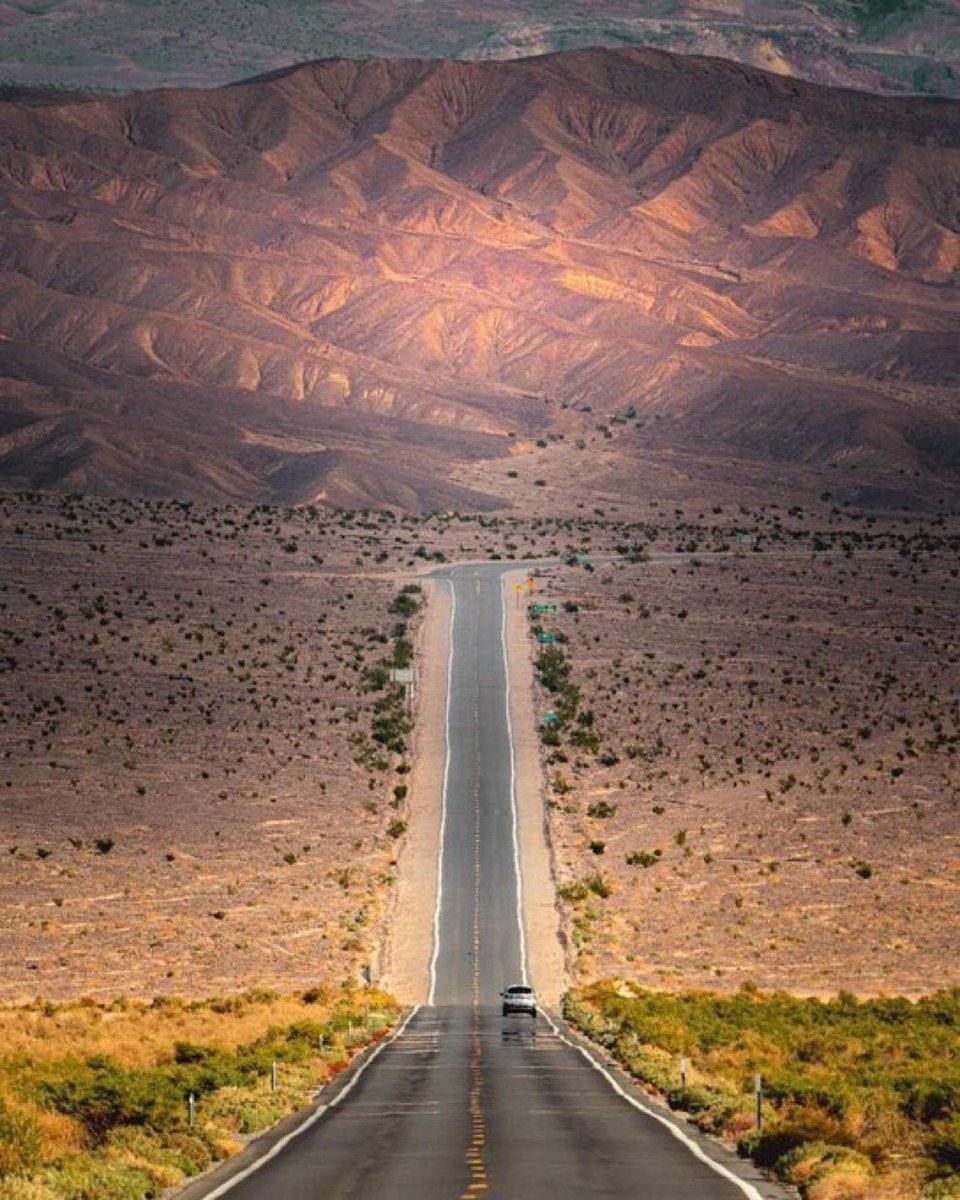 AbretuPotencial's tweet image. 2. Valle de la Muerte, EE. UU 🇺🇸

Si la Tierra es nuestro hogar, el Valle de la Muerte es su horno abrasador.

Este impresionante desierto ostenta el récord de la temperatura más alta jamás registrada en nuestro planeta: 56,7 °C (134 °F).