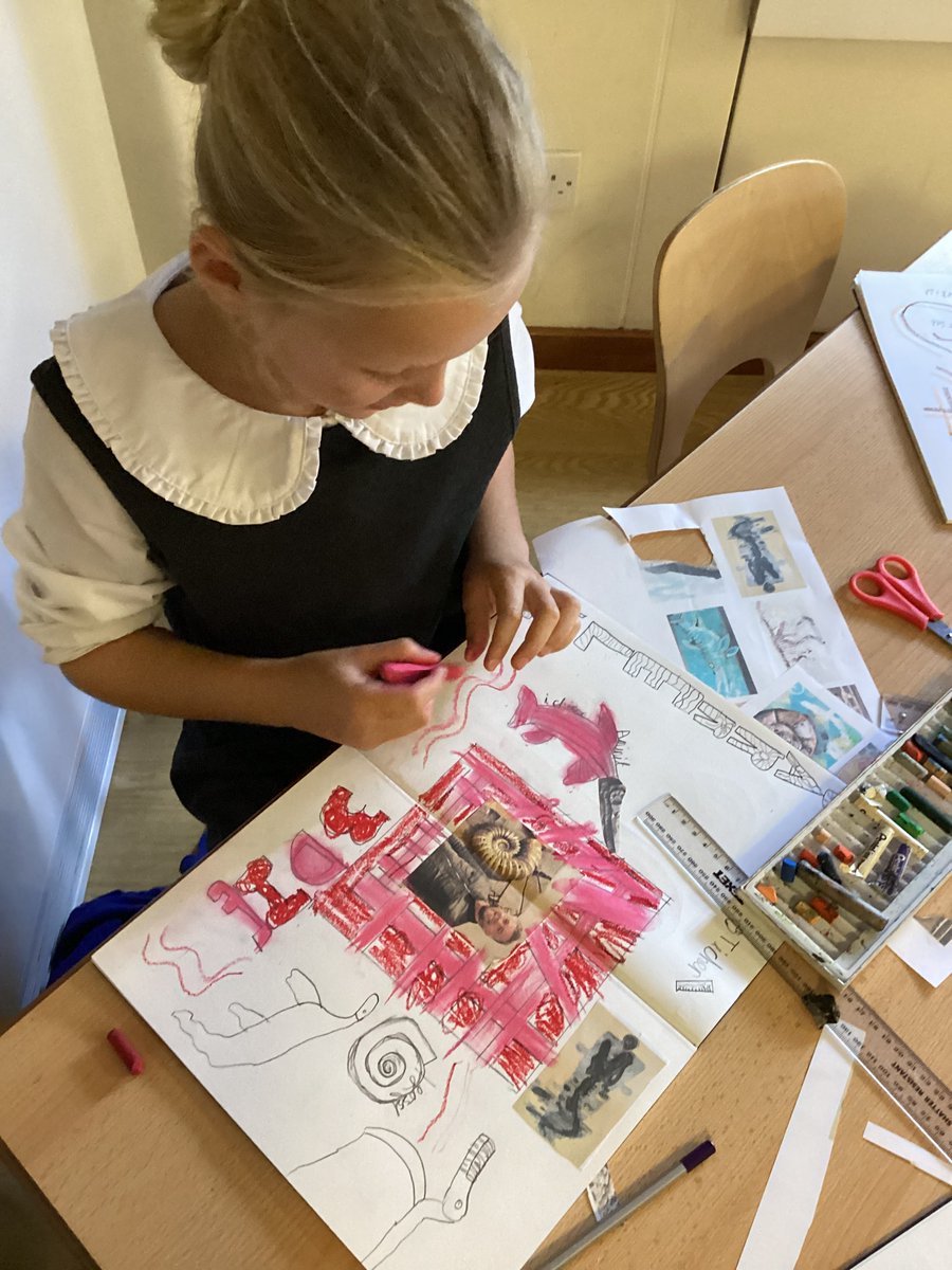 JCAWakefield's tweet image. Year 3 were inspired by Darrell Wakelam’s 3D artwork and have created these brilliant mood boards. They looked at texture, colour and materials in preparation for developing their own sculptures. @DarrellWakelam @JCA__Art #sculptures 🎨