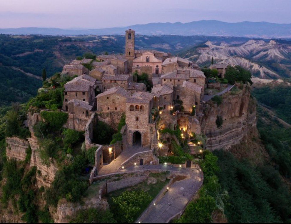 AbretuPotencial's tweet image. 10. Civita di Bagnoregio. Palacio Colesanti, Italia 🇮🇹