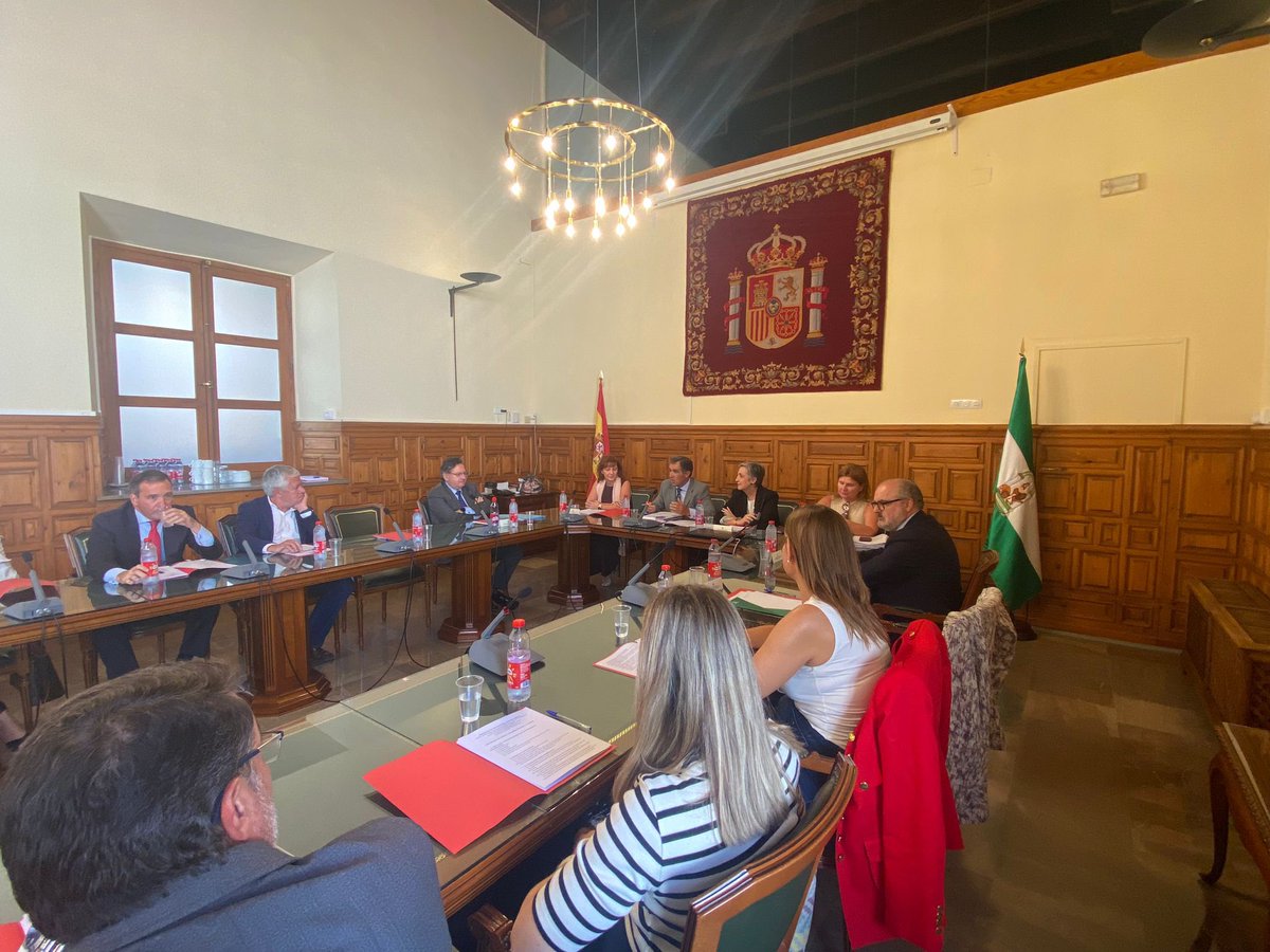 Junta Granada (@juntagranada) on Twitter photo La viceconsejera de <a href="/JusticiaJunta/">Consejería Justicia, Admón Local y Función Pública</a> <a href="/AnaCorrederaQ/">Ana Corredera</a> inaugura junto al presidente del <a href="/TSJAndalucia/">TSJ Andalucía</a> unas jornadas de formación para jueces sobre la reforma judicial en marcha
⚖️ Inversión de 56M€ para implantar los tribunales de instancia y el nuevo modelo de Oficina Judicial La viceconsejera de <a href="/JusticiaJunta/">Consejería Justicia, Admón Local y Función Pública</a> <a href="/AnaCorrederaQ/">Ana Corredera</a> inaugura junto al presidente del <a href="/TSJAndalucia/">TSJ Andalucía</a> unas jornadas de formación para jueces sobre la reforma judicial en marcha
⚖️ Inversión de 56M€ para implantar los tribunales de instancia y el nuevo modelo de Oficina Judicial
