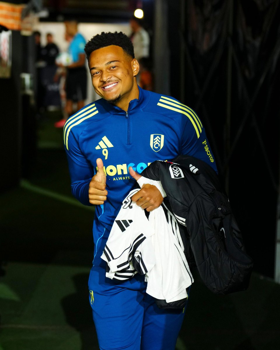 ابتسم يا عز واضحك يا ملك! 👑😍
#فولهام | #FFC