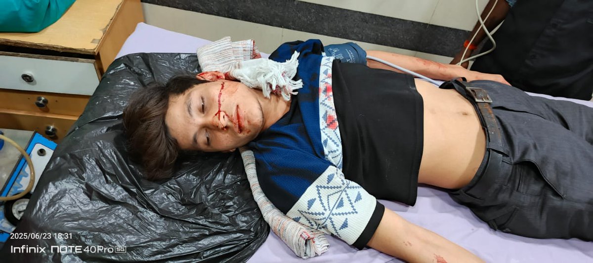 DevendraKumar36's tweet image. सोशल मीडिया द्वारा प्राप्त प्रार्थना पत्र की उच्च स्तरीय जांच कर उचित कार्रवाई एवं मुकदमा पंजीकृत करने की कृपा करें  जानकारी के अनुसार कुछ महीने पुरान बताया जा रहा है@Uppolice @yadavakhilesh @BhimArmyChief @CPAgra_ @myogioffice @agrapolice