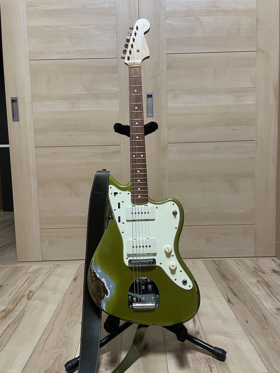Frengersman's tweet photo. やったー！
ジャズマスターにダイナソーjr（@dinosaurjr ）のマスシスモデルのピックアップ取り付けた🦖⚡️🦖⚡️

モモセのジャズマスターのピックアップよりメロウで歪みのノリが良い気がする！！！

最高だ！！！ https://t.co/LeUwzqQpdR