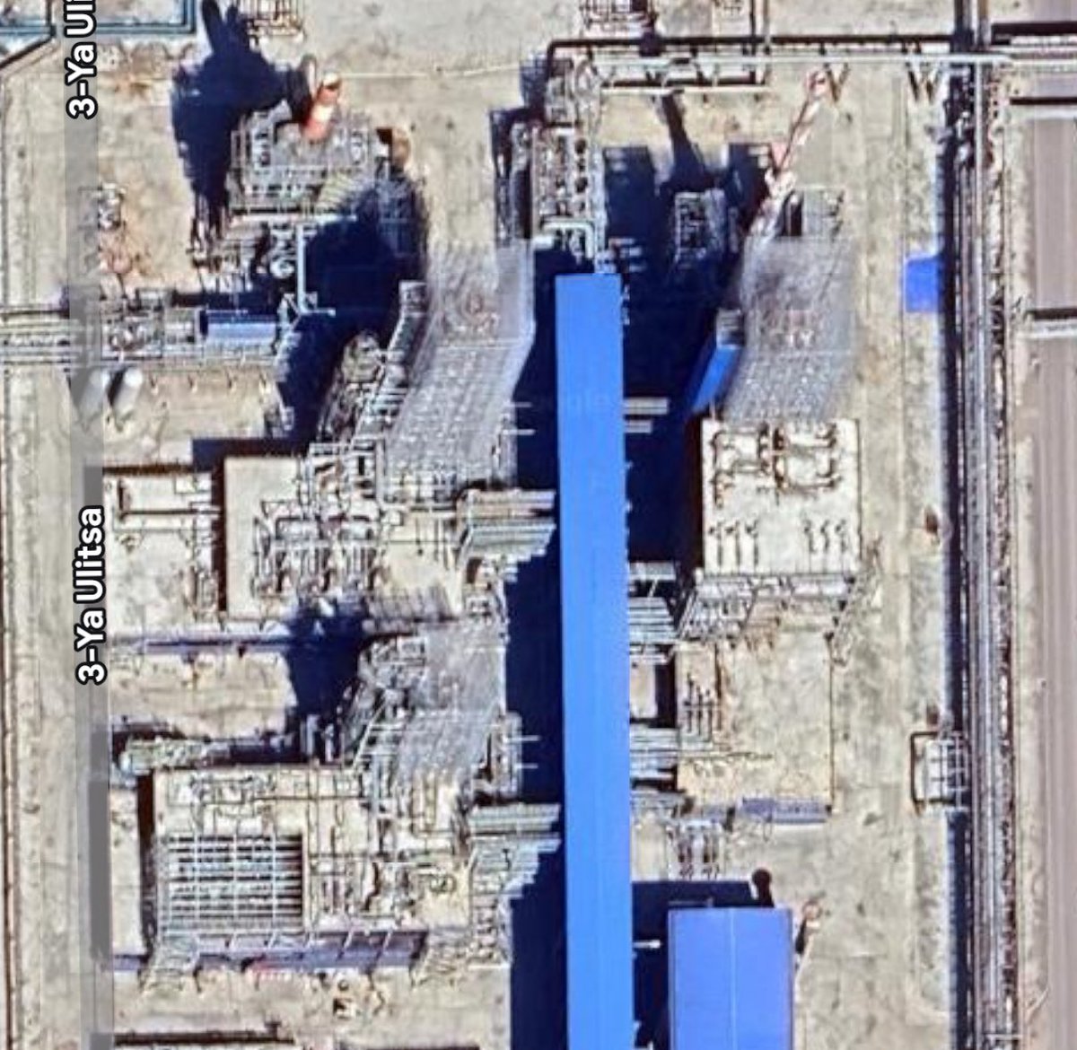 /2. In same manner as AVT-4, AVT-6 at the Salavat oil refinery was also fully covered in large anti-drone structures.