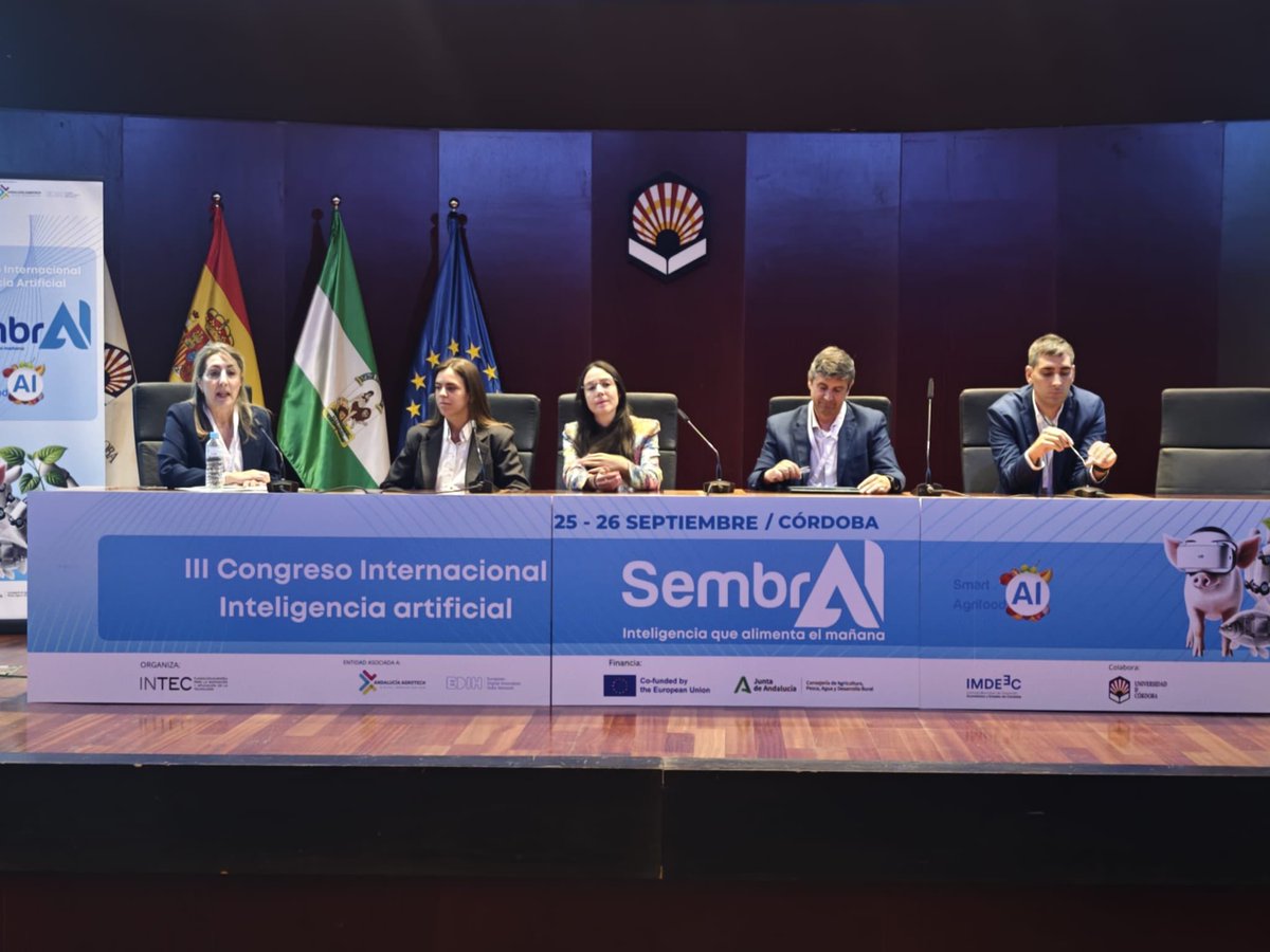 ETSIAMCordoba's tweet photo. 🗣️En el marco de #SembrAI III Congreso Internacional de Inteligencia Artificial aplicada a la Cadena Agroalimentaria, Dir.a @ETSIAMCordoba @mcdelcampillo, ha moderado el primer panel del congreso, centrado en la agricultura de precisión y en el impacto de la IA en toda la cadena https://t.co/FXbmLVYu3u