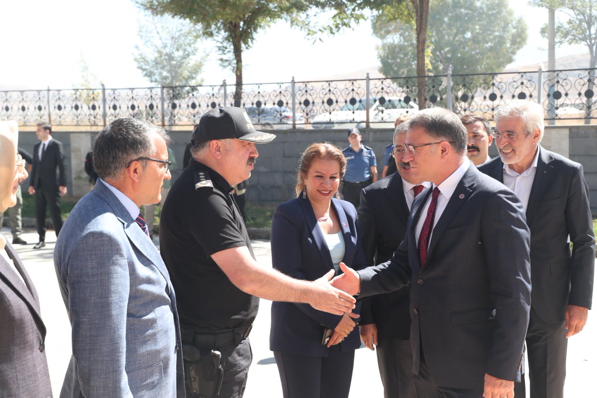 Valimiz Sn. Ozan BALCI, İl Emniyet Müdürümüz Sn. Murat MUTLU ve il protokolü, Van Expo Fuar Merkezi'nde gerçekleştirilen Van Gurme Gastronomi Fuarı Açılış Töreni'ne katıldı.