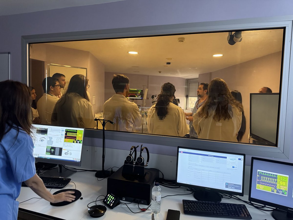 JosepComin's tweet photo. Practiques dels estudiants de medicina del campus Bellvitge al centre de simulacio avançada de l’HUB. Estrenem taller en pacient critic cardiologic!! 💪💪💪⁦@UniBarcelona⁩ ⁦@hbellvitge⁩ https://t.co/qtfHE3eX4p