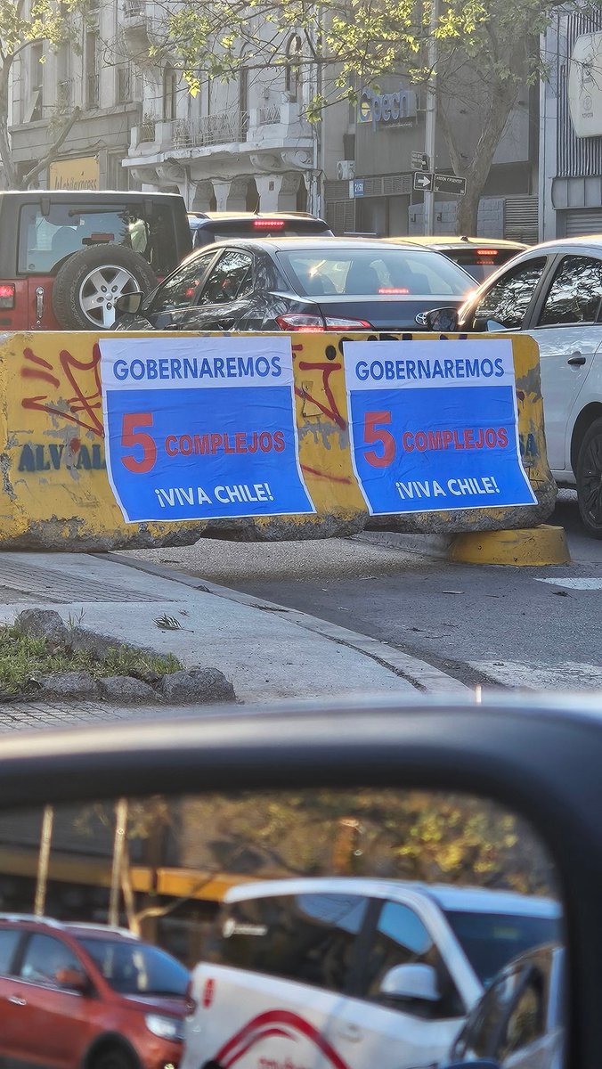 MayoNavia's tweet image. Por cuántos filtros habrá pasado este afiche de la candidatura de Kast?
Sin nombre del candidato, mal hecho el juego de palabras.
El afiche es más malo que la candidatura misma 😂
