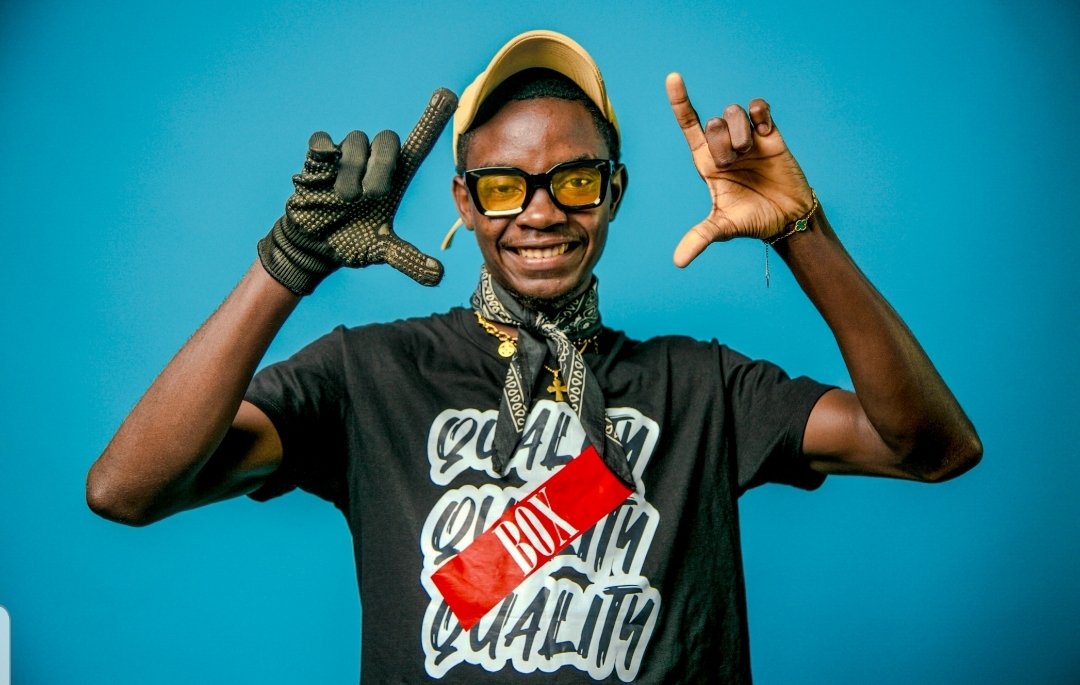 🔥🎶 QUALITY BOX c’est plus qu’un Label, c’est une vibe !
On produit, on crée, on innove, et surtout… on fait vibrer les foules avec des artistes qui ont du vrai 🔥.

Mais QUALITY BOX c’est pas que la musique : c’est aussi une marque, un style, une identité.
👉 Du son &amp; énergie