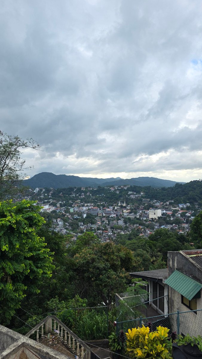 Shathir_N's tweet image. Views from somewhere in Hanthana.