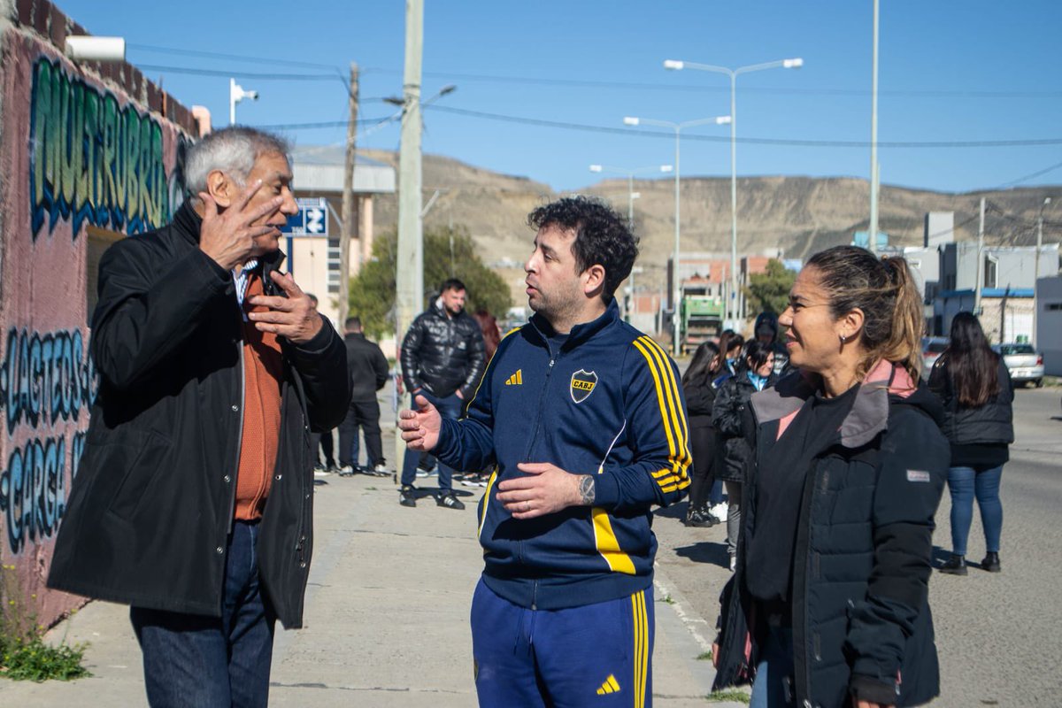 CAMINATA, Y CHARLA CON VECINOS Y COMERCIANTES

Salimos a las calles a encontrarnos con los vecinos, referentes y comerciantes. A pesar de la enorme crisis y crueldad a la que nos expone el gobierno nacional nos encontramos con una comunidad que se organiza y se ayuda entre sí. +