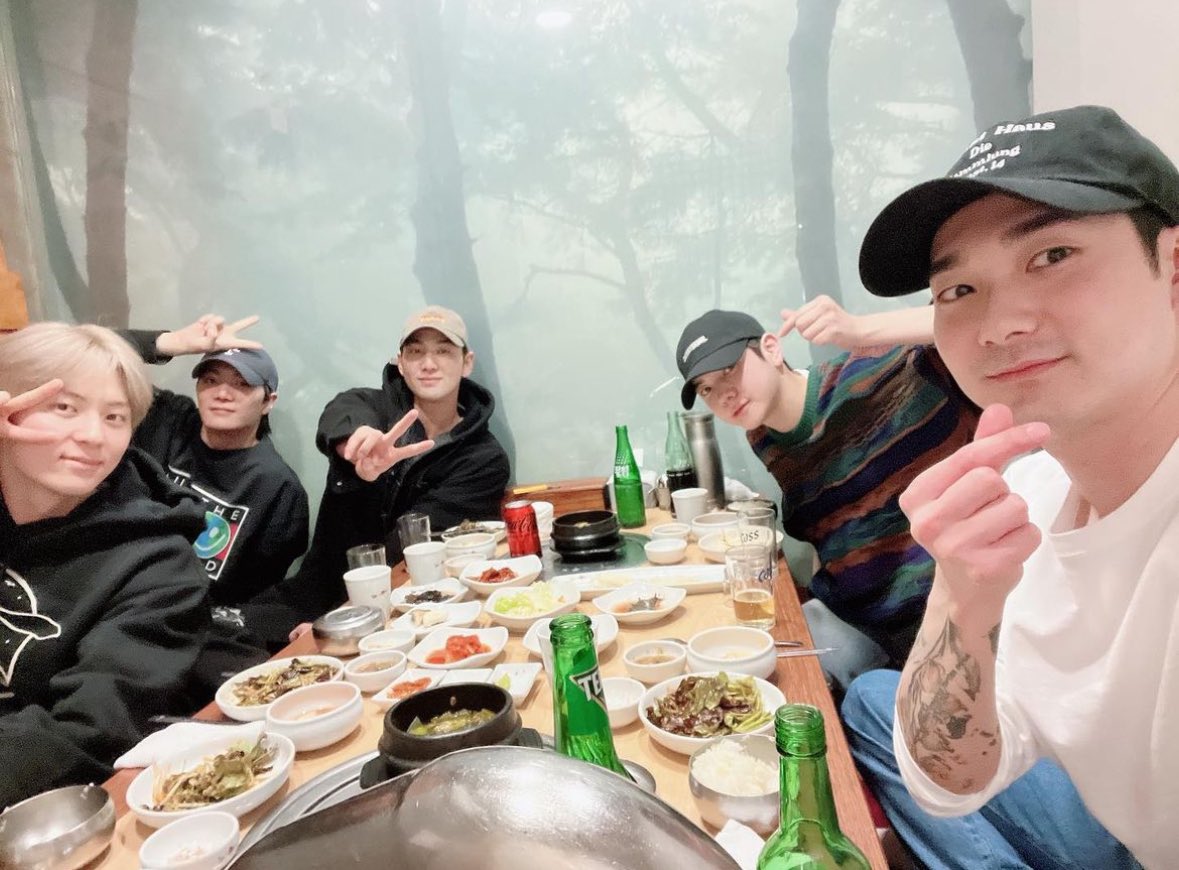 pledis_boy_s2's tweet image. 왜 맨날..........
나이는 나만 먹냐