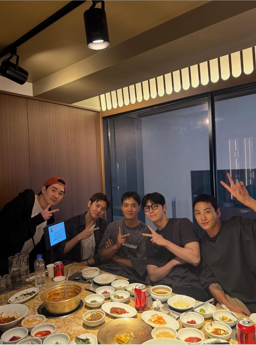 왜 맨날..........
나이는 나만 먹냐
