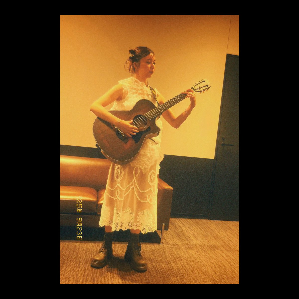 venit 3D FLOWER ECO LEATHER 上白石萌歌 上白石萌歌さんが旬のパステルカラーをまとって25ansに初登場♡