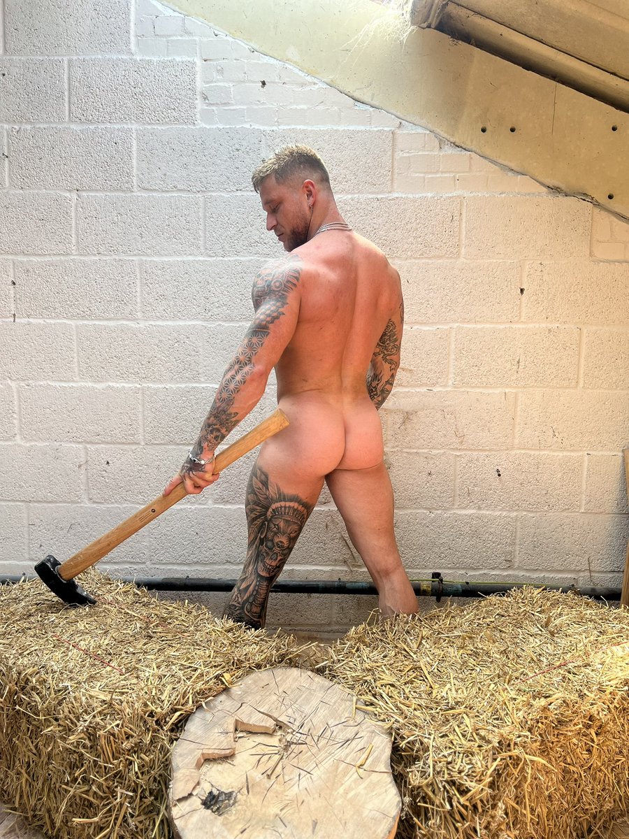 ❤️ &amp; RT if you’d like a squeeze of that 🍑 

Sub to the OnlyFans to see the front! 😈

onlyfans.com/jamesford007
