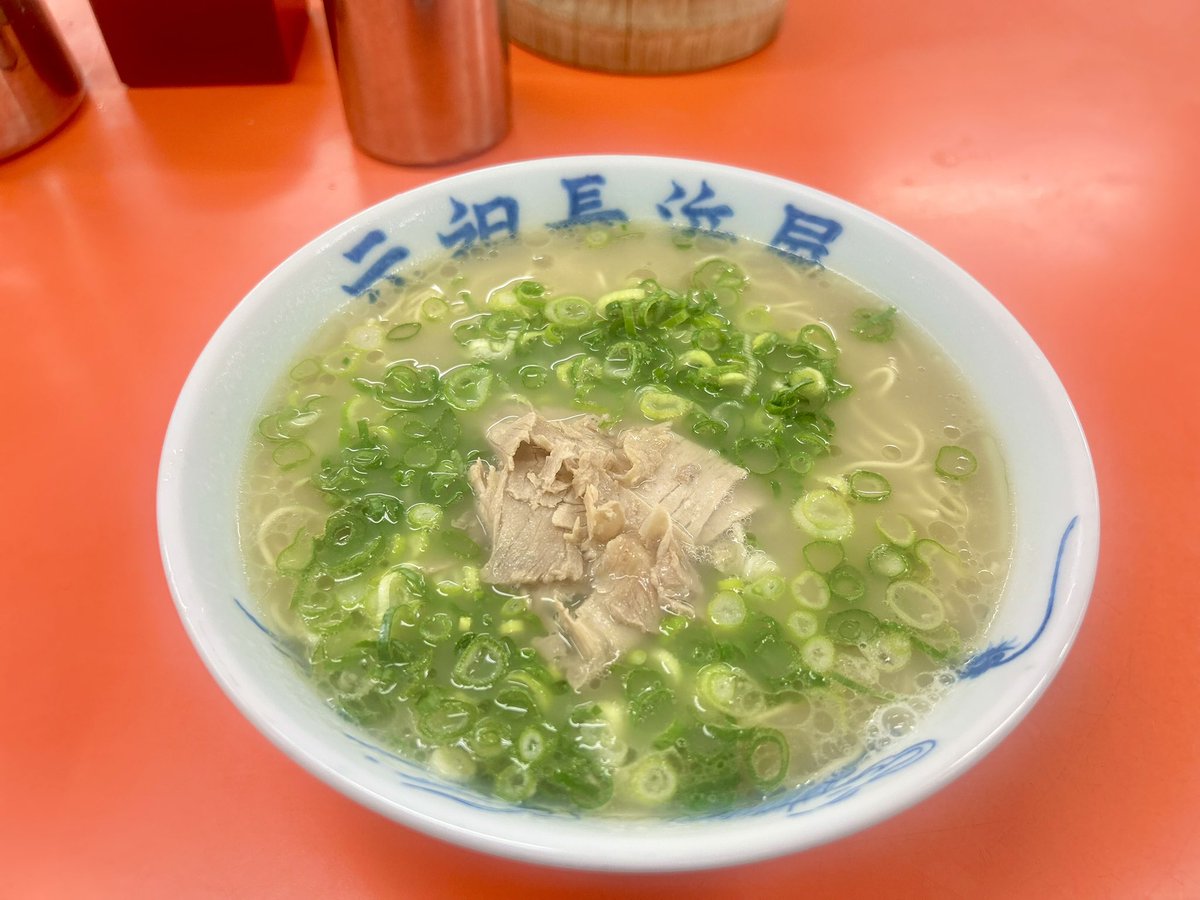 misokeitto's tweet photo. ついでにふるさとタイムレスカプセルで紹介してたガンナガにも寄ってみたよ🍜
日村さんのウォーキング蕎麦ならぬウォーキングラーメン🍜
あと、以前TikTokでお見かけして気になってたチョコレート屋さんをたまたま見つけてしまったのでウォーキングごほうびショコラだよ🍫 https://t.co/9XEarwfHSt