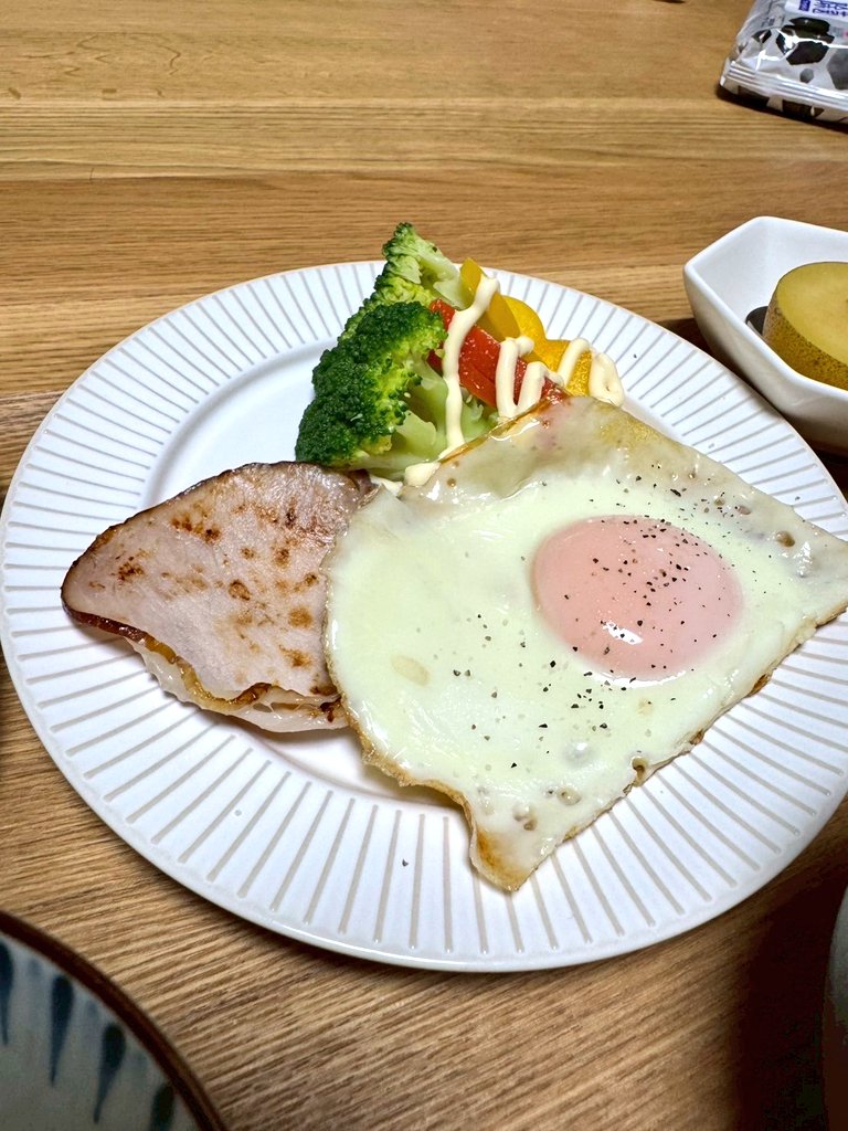 SNSで出会ったサイトウハム<a href="/saitoham8/">SAITO HAM</a>さんの商品を家族で堪能。
国産無添加にこだわったハム・ベーコン・ウィンナーの「本物の味」に感動。
日本の食文化を支える心意気が伝わる。当社も負けずに美味しい商品作りに励む決意を新たに。
日本の食卓は、メイドインジャパンで！