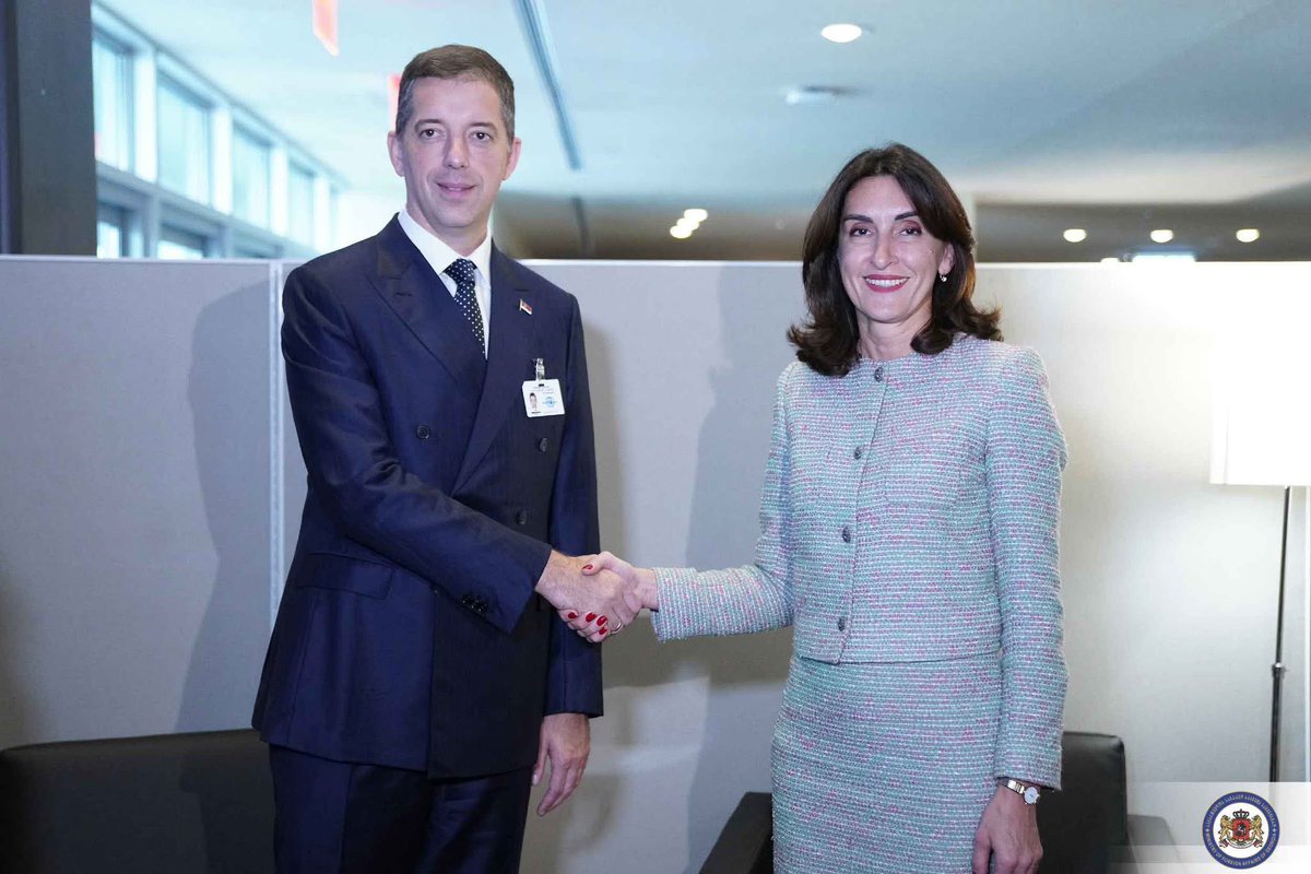 MFAgovge's tweet image. 🇬🇪 FM @MakaB__ met with FM of Serbia @markodjuric at #UNGA80 to highlight the friendship between 🇬🇪 - 🇷🇸 and explore ways to deepen bilateral and multilateral cooperation in a broad range of areas, including business contacts and people-to-people exchanges. @MFASerbia