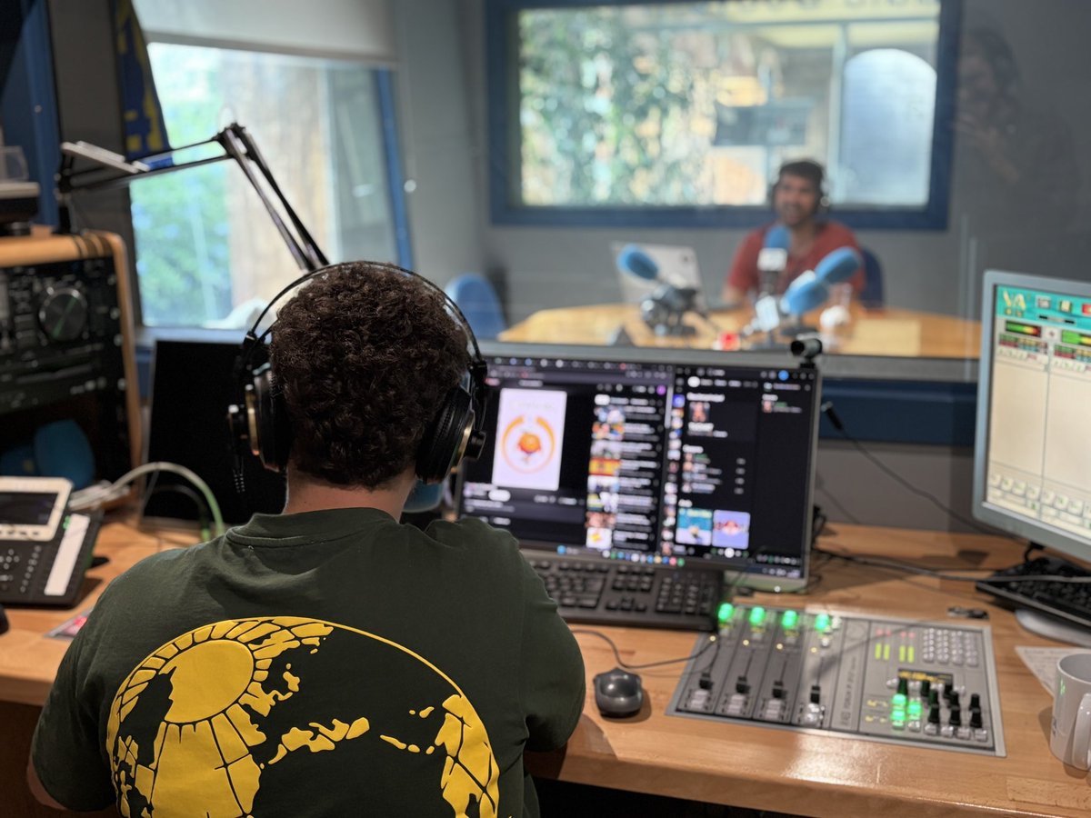 radiodesvern's tweet image. 📻 Aquesta tarda a Ràdio Desvern...
🎷 16-17 h – Smooth Jazz Club
📰 17-19 h – El Refugi amb Jaume Elias
🏒 20-22 h – Xoc d’Estics (hoquei patins)
🎶 22-23 h – Frankie Manning Radio Show (swing)
Sintonitza i acompanya’ns tota la tarda! 🎧
#SantJust #RàdioDesvern #Programació