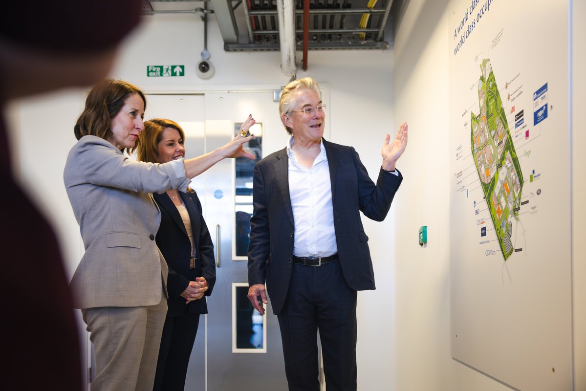 SciTechgovuk's tweet image. The North East of England is home to our latest AI Growth Zone, and a new taskforce made of skills and industry leaders is being formed to help boost AI’s local impact. 

@leicesterliz met with @Accenture and @sagegroupplc apprentices to hear how the coalition will open-up new…