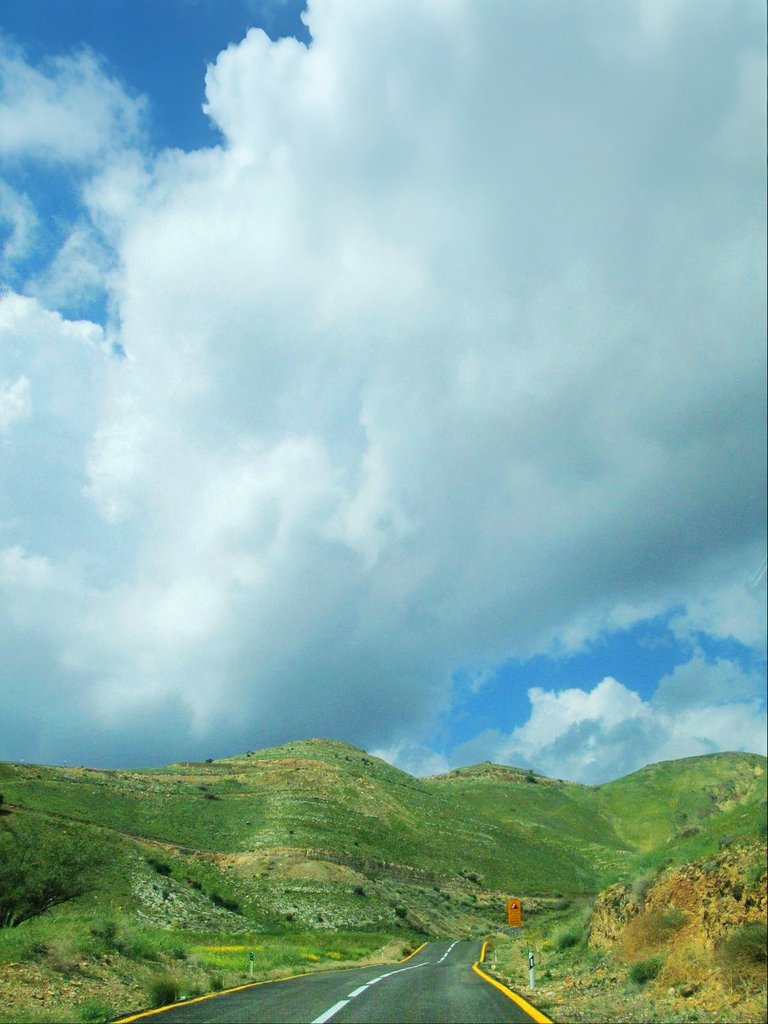 DiscoverSyria1's tweet photo. قرية شكوم المهجرة، الجولان السوري المحتل

Shakoum (tehcir edilmiş bir köy), İşgal altındaki Golan, Suriye https://t.co/F4jxsb5No9