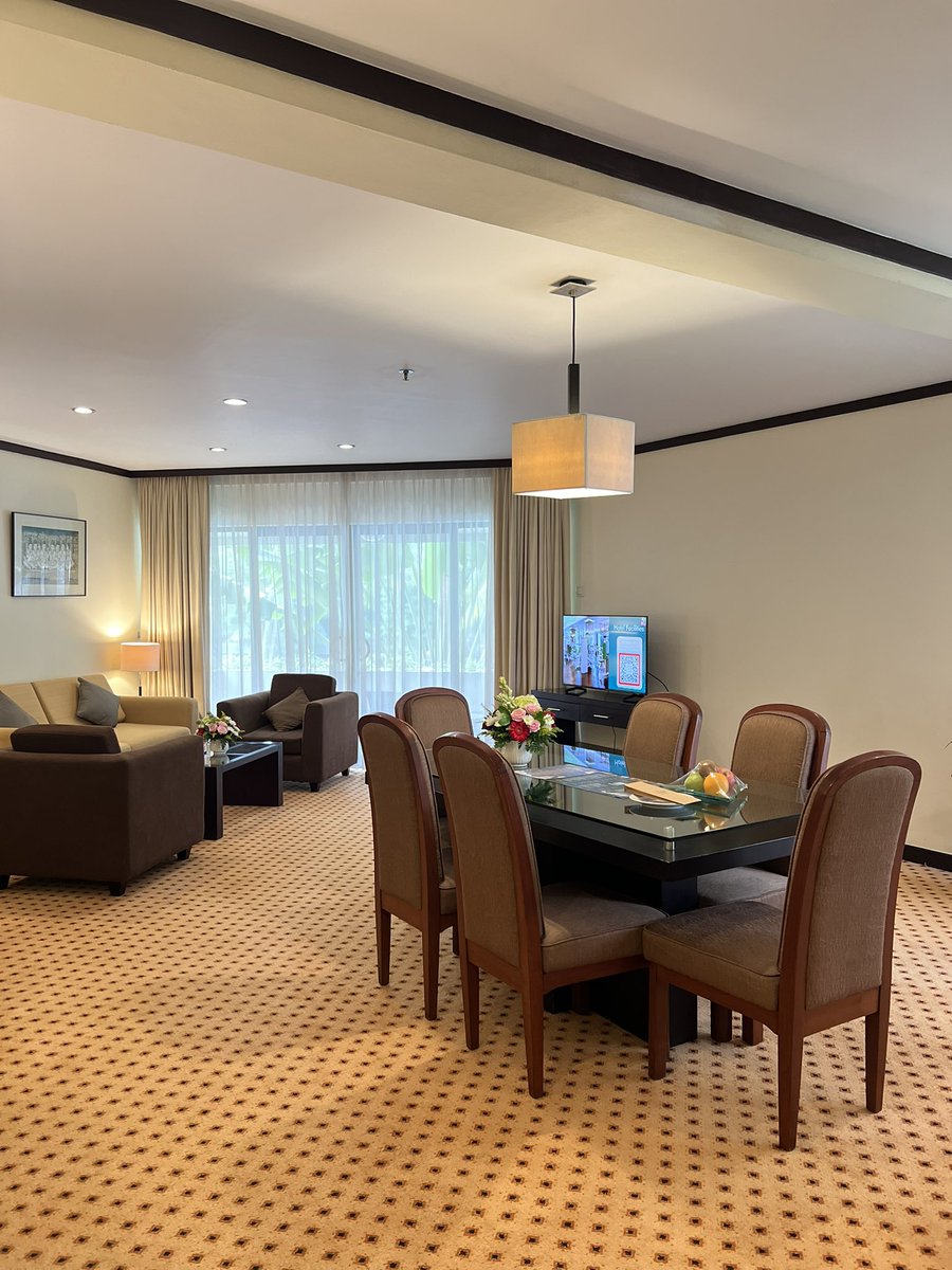 ✨ Live Above the City ✨
Where skyline views meet timeless comfort—experience extraordinary moments in our suite at Hotel Borobudur Jakarta.

#HotelBorobudurJakarta #GardenWings #LuxuryStay #TimelessLuxury #StayInStyle