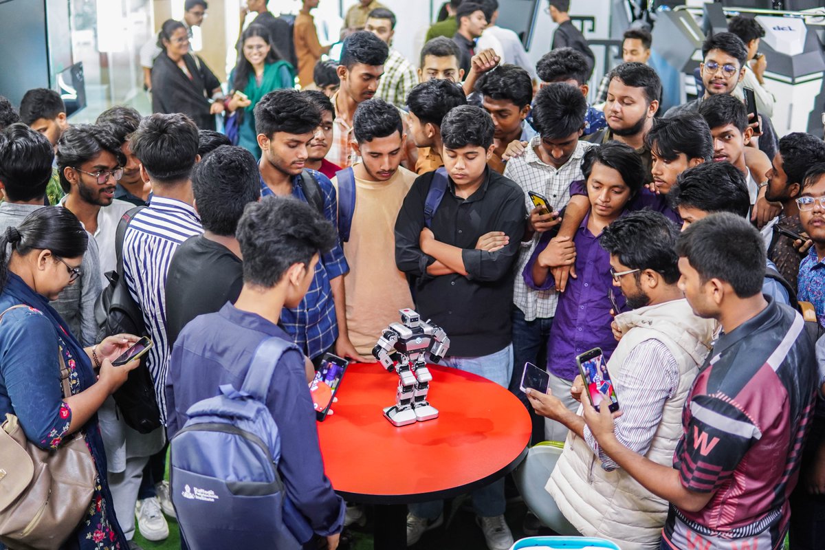 DaffodilPoly's tweet image. 👏ড্যাফোডিল পলিটেকনিকের শিক্ষার্থীদের জন্য আয়োজিত হতে হলো 'Future of Generative AI and Robotics' ওয়ার্কশপ।
#daffodilpolytechnic #DiplomaEngineering #polytechnicstudents #bestpolytechnic