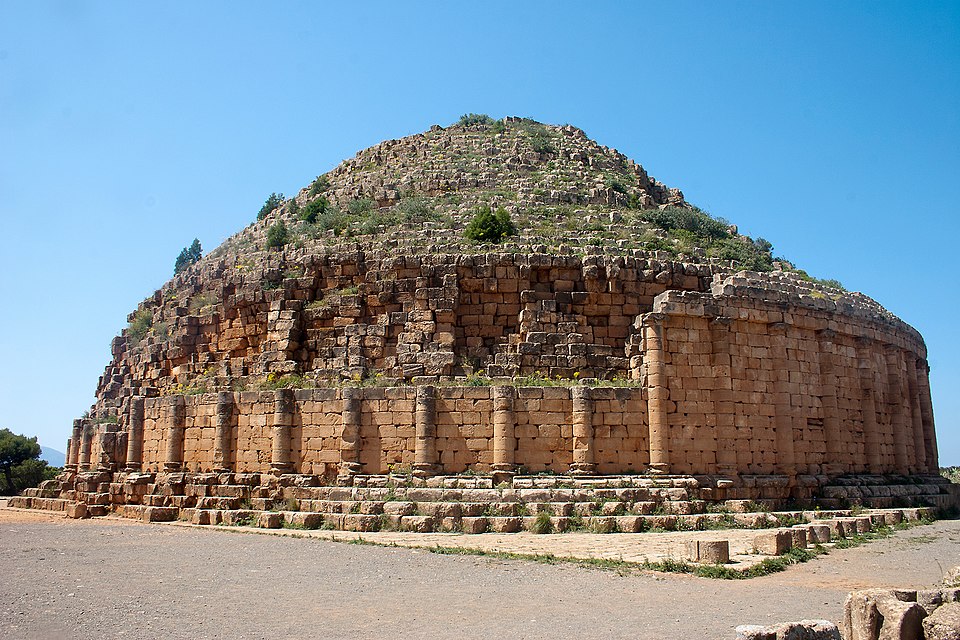Bilelaraibia24's tweet image. 📸| The tomb of #Juba_II and his wife in #Tipaza, #Algeria 🇩🇿