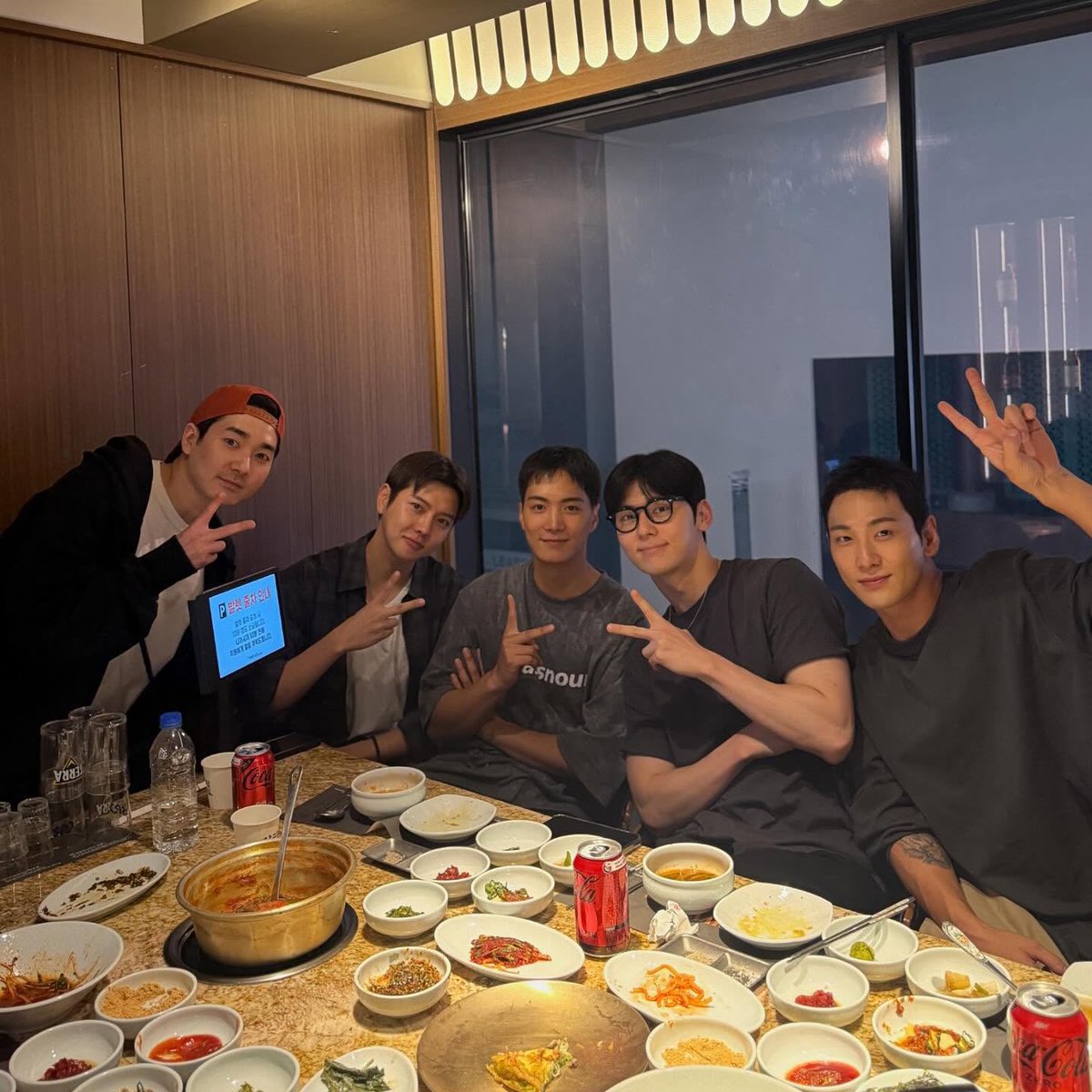 minspolaris's tweet image. my family i love you