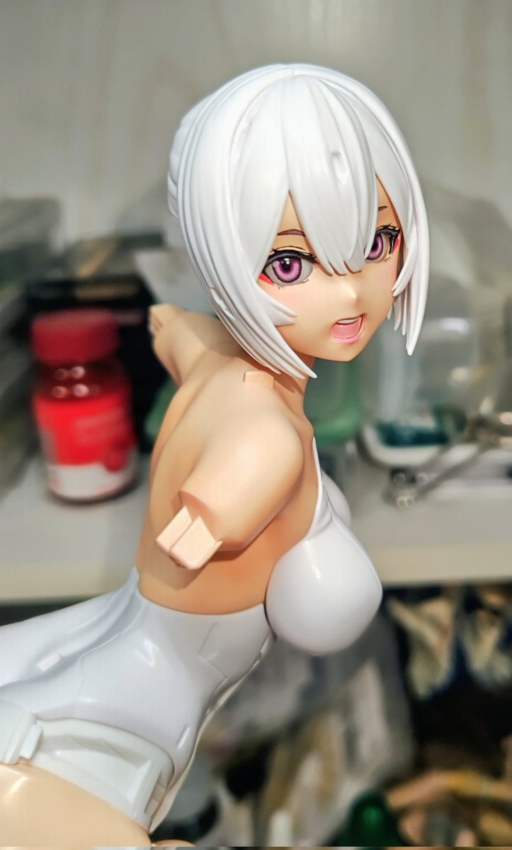 モデラーズエディションの朱羅忍者を開眼してドールアイに。自作もしたのですが真円だと違和感があったのでオビツの8mmに変更しました。瞳に合うように髪はピンク系でいきたいと思います。#メガミデバイス