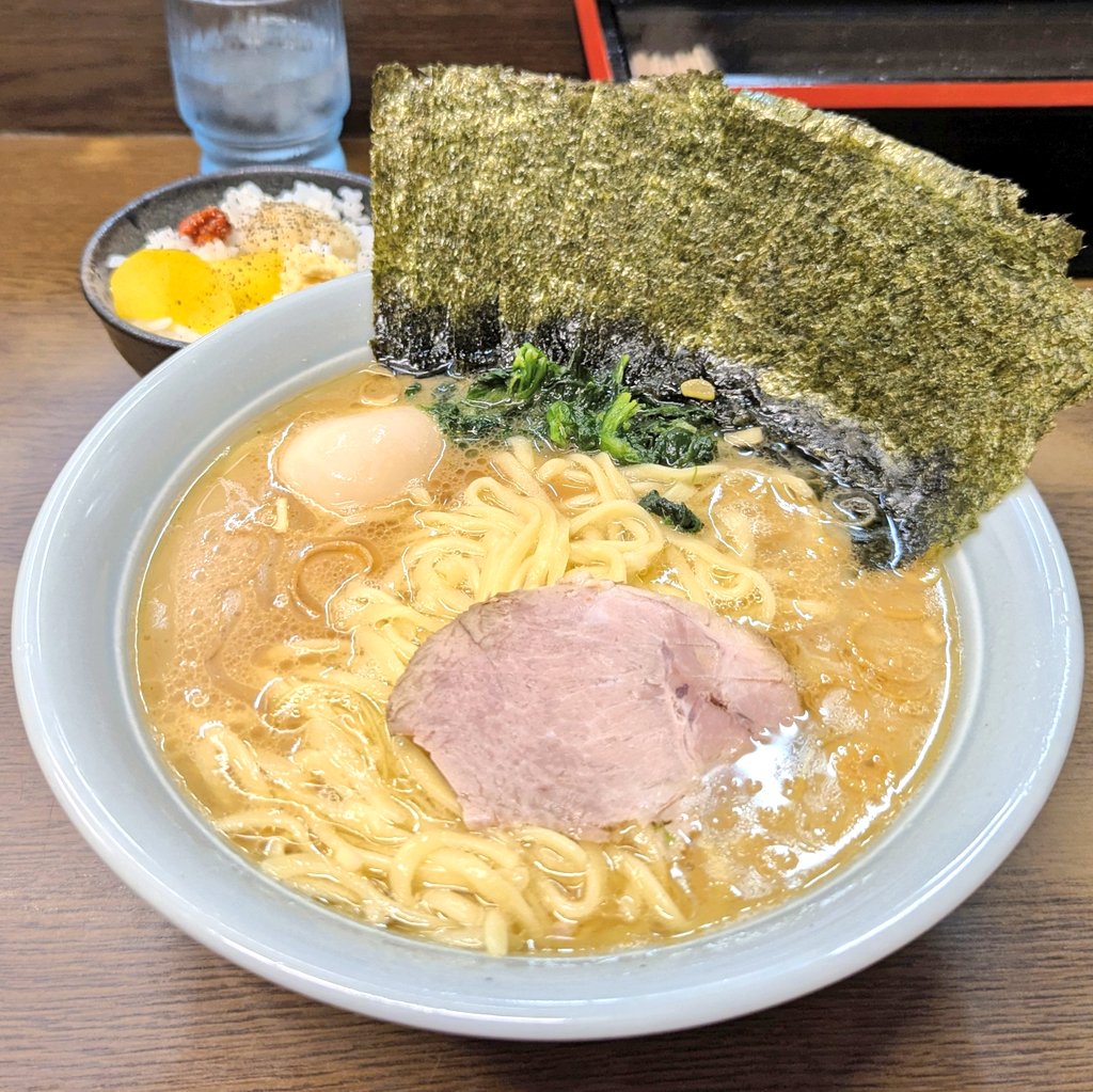piko_pikon69's tweet photo. 寿々㐂家 本店@上星川
ラーメン中 ﾔﾜﾗｶ
味玉+のり増+ライス
19時半に接続したら10分後には売切れ終了😂
今日もチャーシューボタン❌️だったし以前より客数増えてる⤴️
提供前に油普通でよかったですか⁉️って聞かれたけどこれでいいんです🤣
今日も熱々ゴールデンスープはめっちゃサイコー‼️🙆💯🍜 https://t.co/CbDUiME5vK
