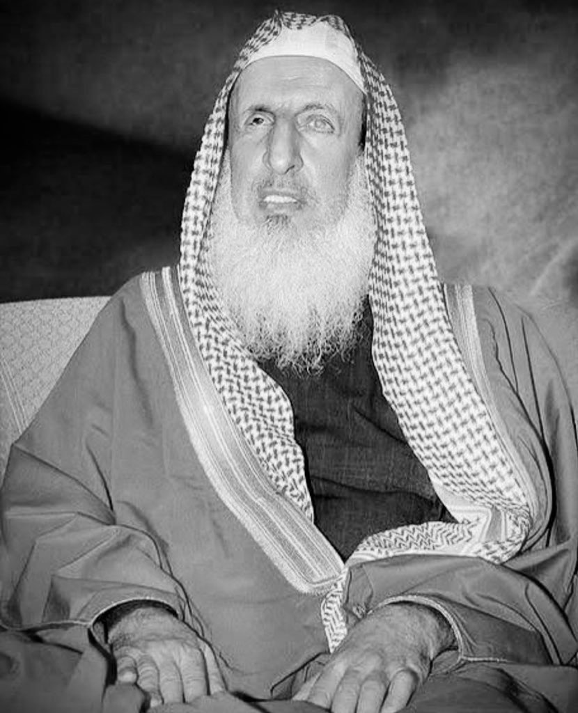 رئيس الشؤون الدينية يوجه بتشكيل لجنة علمية تعمل على جمع وطبع وترجمة ونشر دروس الفقيد المفتي الشيخ عبدالعزيز آل الشيخ.

•جمع كافة دروسه التي ألقاها في الحرمين الشريفين.

•جمع كافة خطبه في يوم عرفة على مدار ٣٥ عام.

•ترجمتها وطباعتها ونشرها.

-