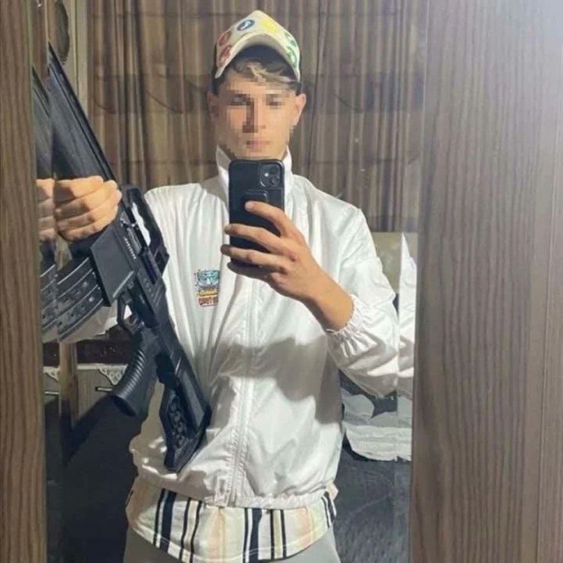 Muğla’da 22 yaşındaki bir şahıs, ava gitmesine karşı çıkan annesini av tüfeğiyle başından vurarak öldürdü.