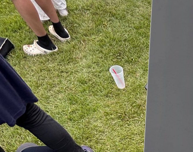 근데여기서 잠깐.. 일요일에 햇던 광주광산도 내외부 분리되어있고, 내부 사람 개널널했었는데...... 이땐 내부에 센치너들 다 모여잇으니까 어쩔 시전하시고 ㅋㅋ 외부에센치너잇으니까 바로 입장시캬주는게 아 ㅋㅋ 아진짜그만해 ㅋㅋ