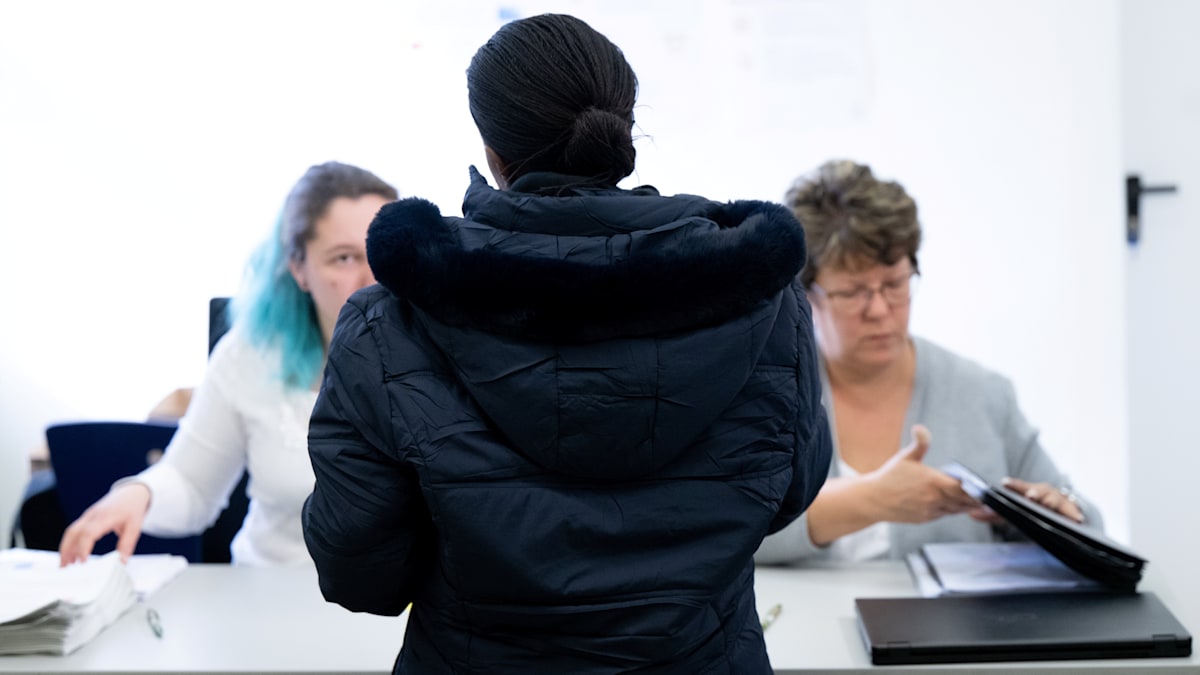 welt's tweet photo. Die auffällige Zurückhaltung des Bundesamts für Migration bei Falschangaben im Asylverfahren https://t.co/jpqzNDCDKU https://t.co/ik7Gvx7ZJB