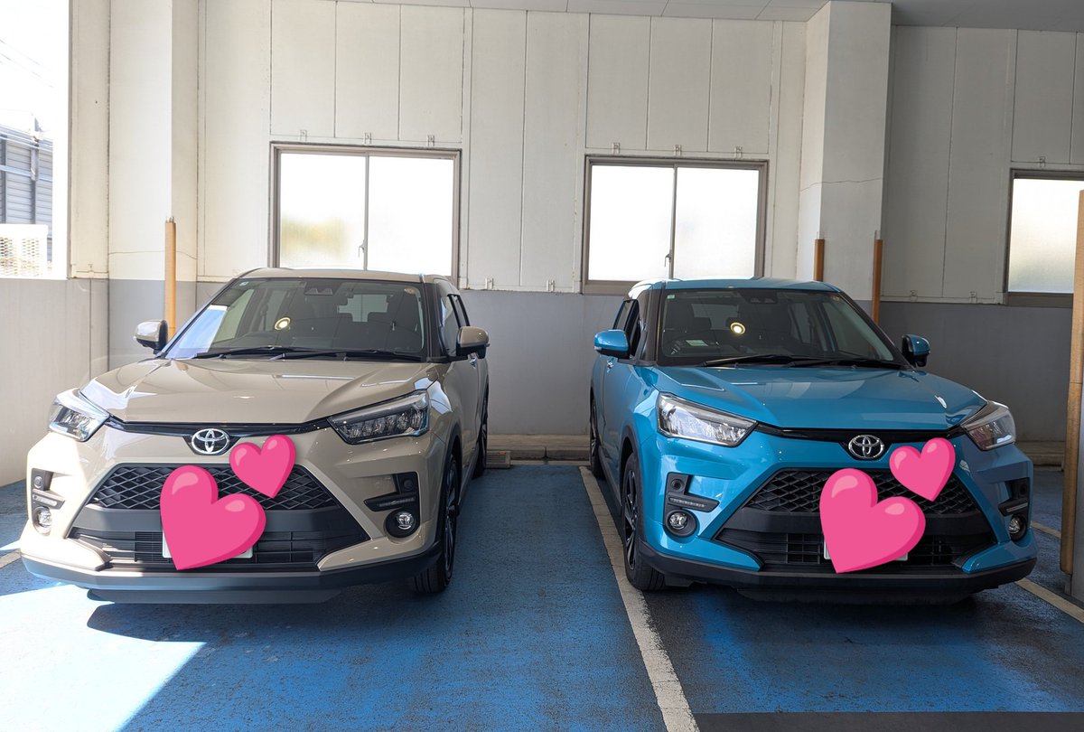 Hi_gokigen's tweet image. 🚙新旧交代式🏁
4年7カ月、一緒に106400km強を走ってくれた相棒に感謝❣️🥰
新パートナーは、まだ4kmのウブウブ😚
これから一緒に、たくさんの景色を見に行こう❗️
囚人ニャンコは連投で😸
何かあった時には、私の代わりに捕まっておくれ😅

#RAIZE 
#TOYOTA 
#Raize 
#トヨタライズ