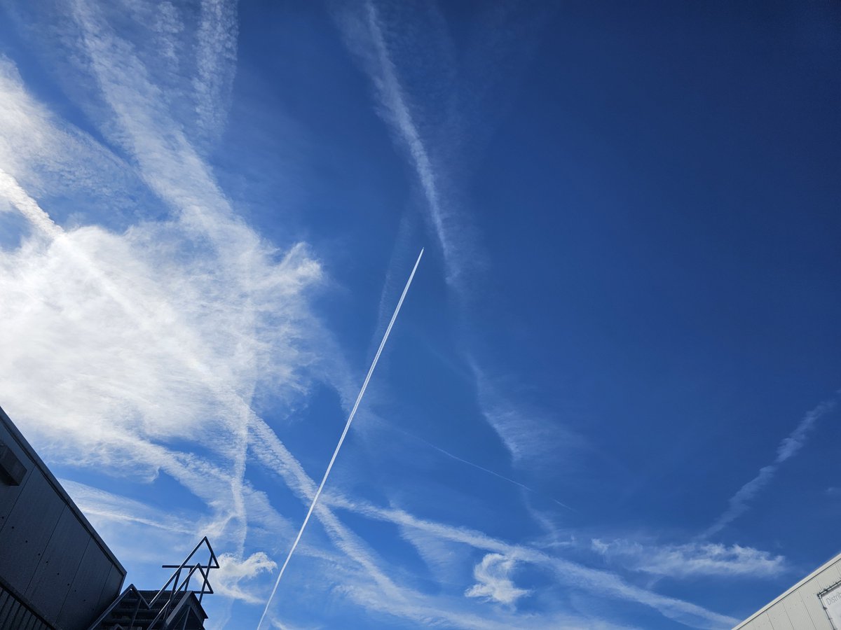 LudwigHup's tweet image. Ik verlang weer naar een blauwe lucht 😔